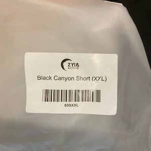 Zyia active black canyon shorts